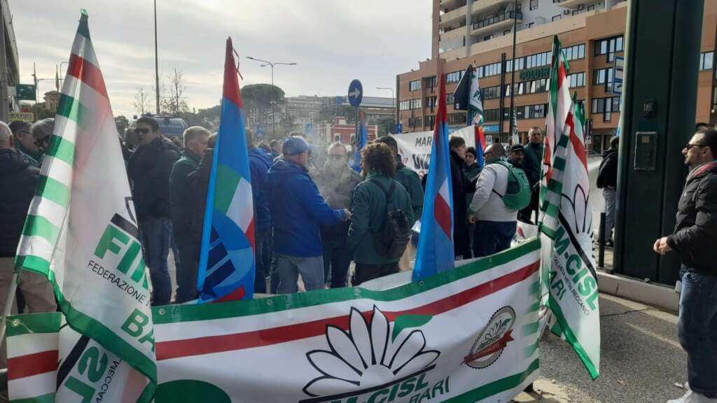 Bari, sciopera l’Automotive e l’industria. Le sigle: «Federmeccanica non rinnova i contratti» – VIDEO