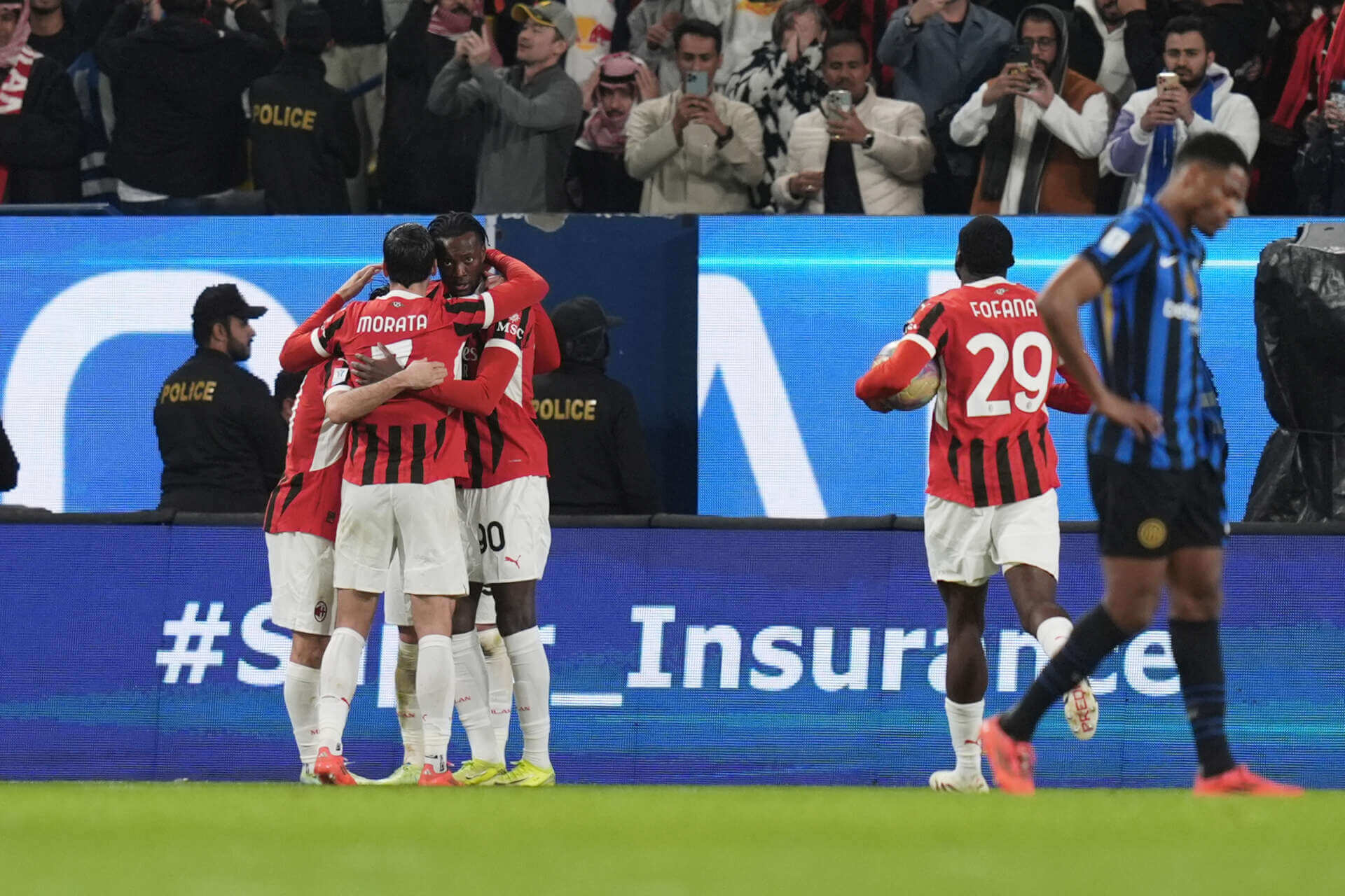 Supercoppa italiana, la ribaltano i rossoneri con il gol decisivo di Abraham: Inter-Milan 2-3 Supercoppa italiana, la ribaltano i rossoneri con il gol decisivo di Abraham: Inter-Milan 2-3