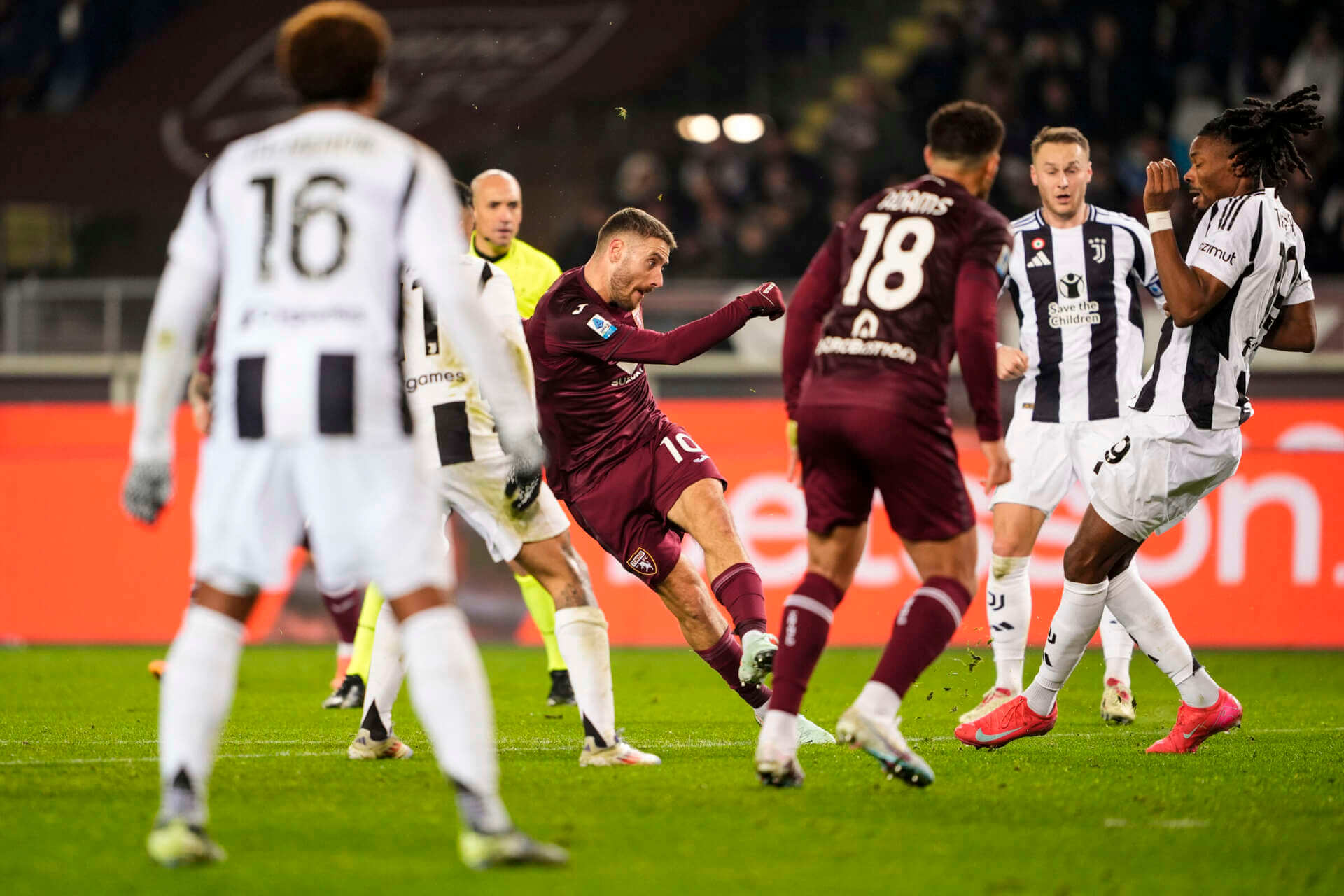 Serie A, Vlasic risponde a Yildiz nel derby della Mole: Torino-Juventus 1-1. Espulsi Motta e Vanoli