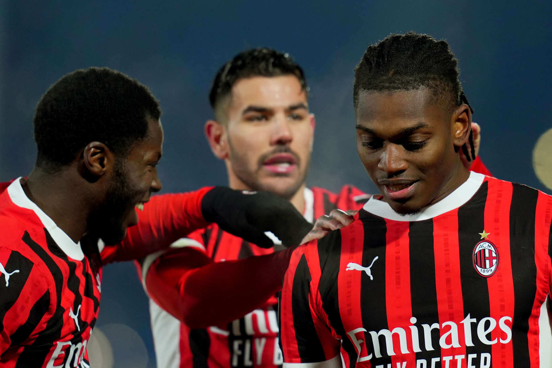 Serie A, in 5 minuti la ribaltano i rossoneri con Theo Hernandez e Leao: Como-Milan 1-2