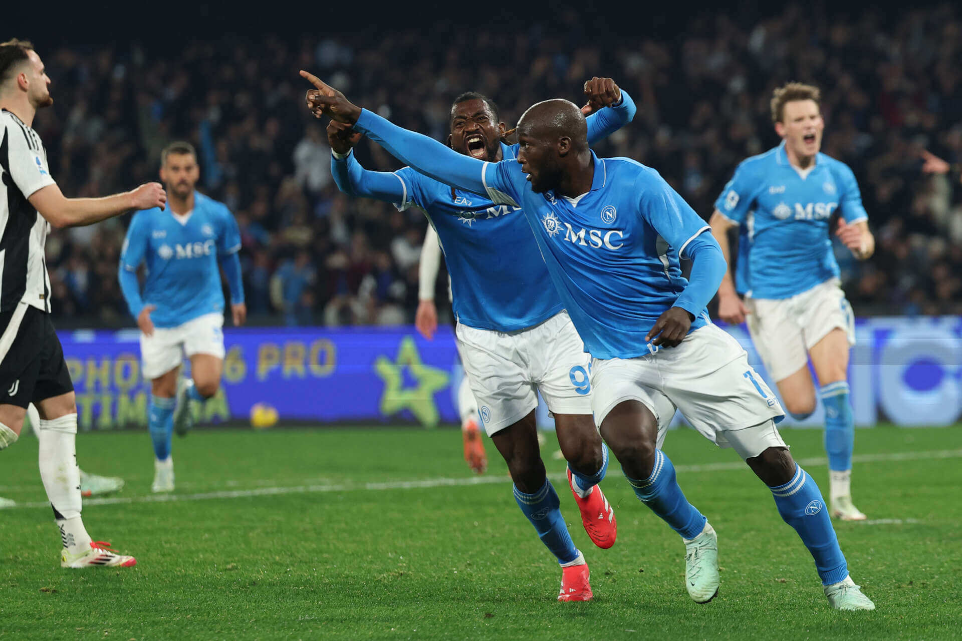 Serie A, Anguissa e Lukaku la ribaltano: Napoli-Juventus 2-1. Conte in vetta a più 6 dall’Inter Serie A, Anguissa e Lukaku la ribaltano: Napoli-Juventus 2-1. Conte in vetta a più 6 dall’Inter