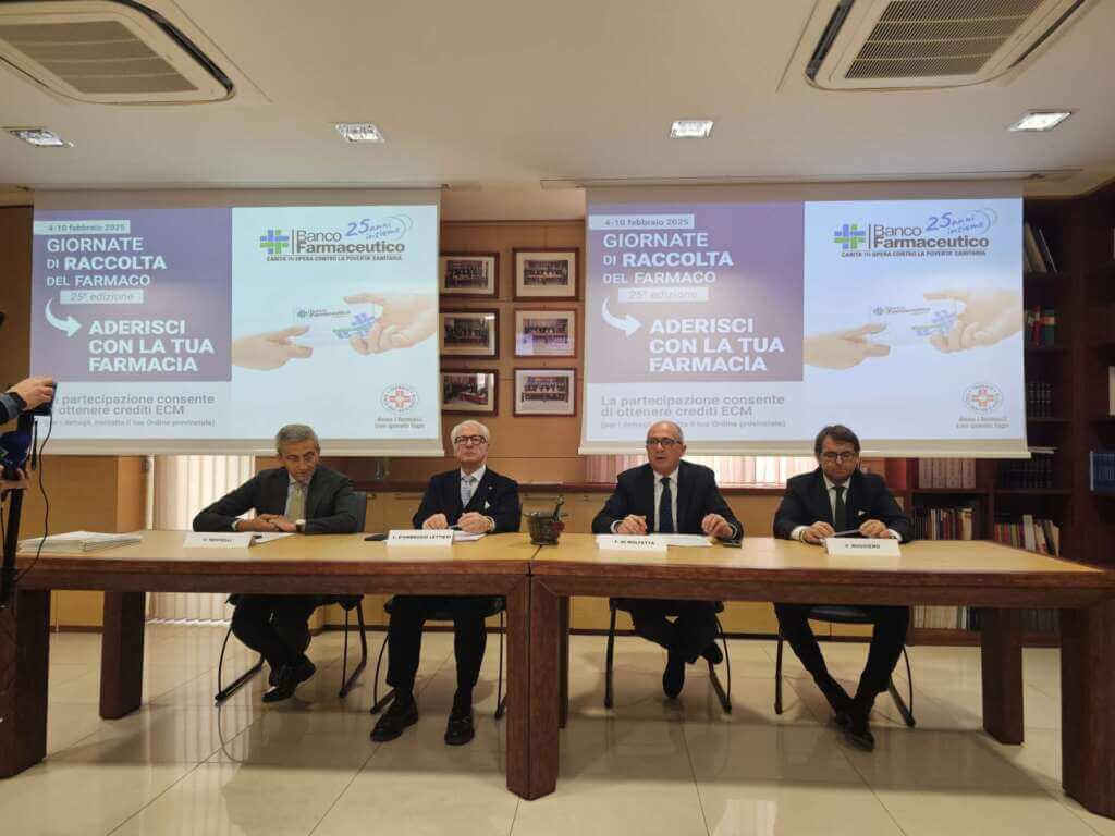 Galleria foto 'Giornata di raccolta del farmaco, in Puglia 370 farmacie in campo per la solidarietà' - foto 1