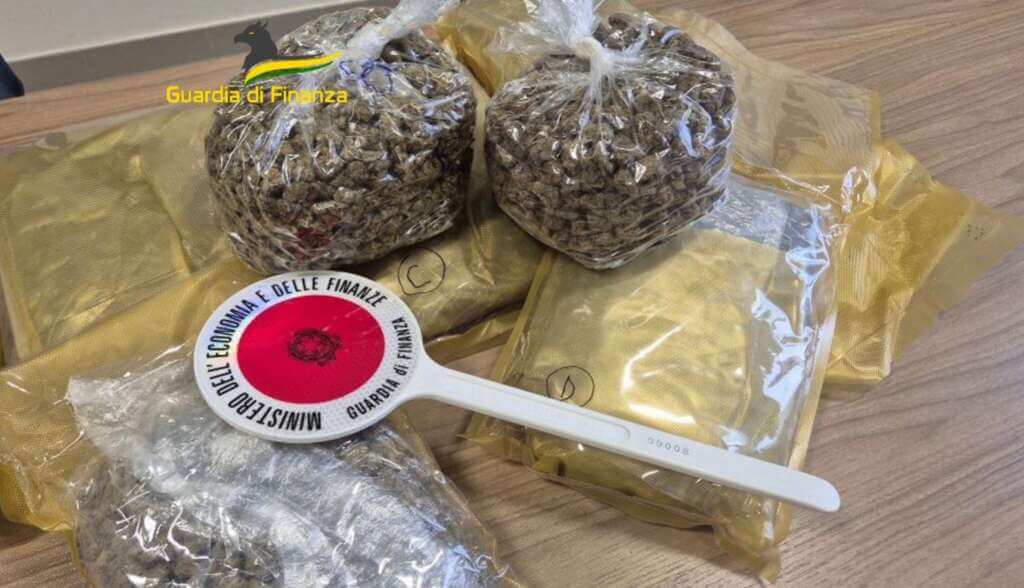 Monopoli, droga acquistata in bitcoin dalla California e rivenduta su Telegram: un arresto – VIDEO