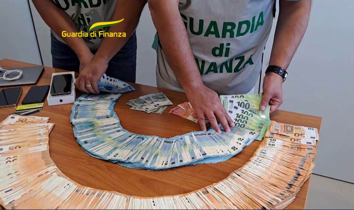 Monopoli, droga dagli Usa rivenduta online: «Un guadagno di 110mila euro per il 23enne arrestato»