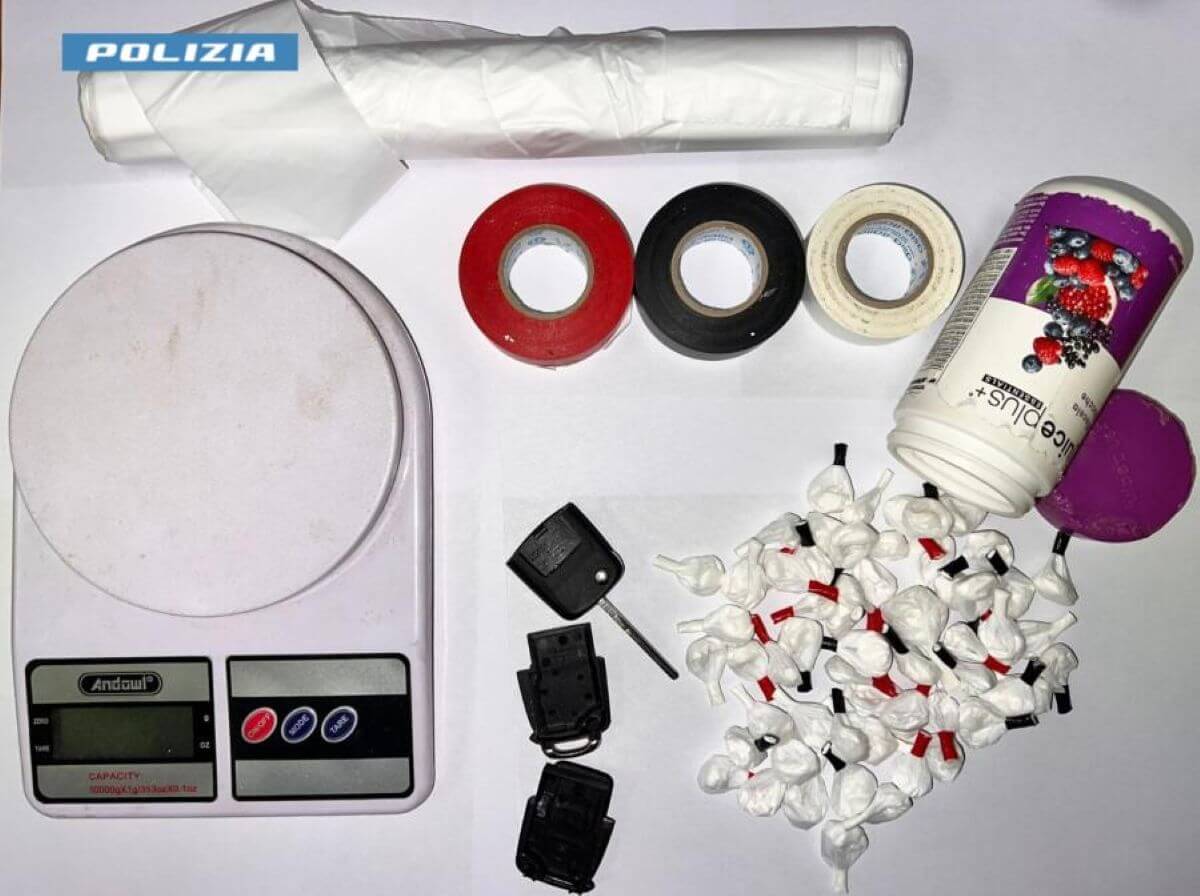 Copertino, nasconde 59 dosi di cocaina in una stufa a pellet: arrestato un 49enne – VIDEO Copertino, nasconde 59 dosi di cocaina in una stufa a pellet: arrestato un 49enne – VIDEO