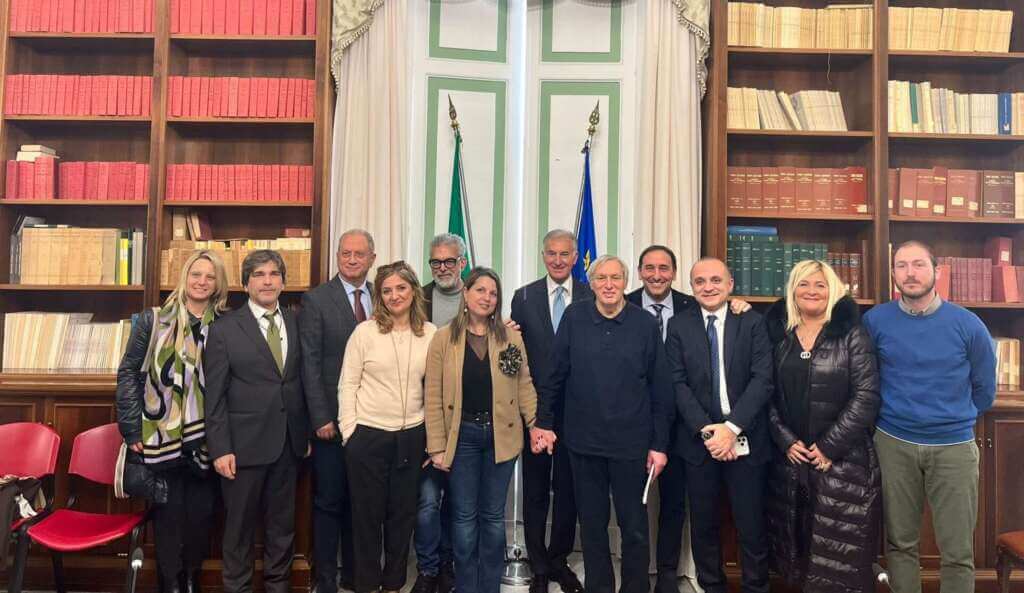 Galleria foto 'Cooperativa sociale Libera Terra, a Brindisi incontro con don Ciotti: «Tutelare i fornitori locali»' - foto 1