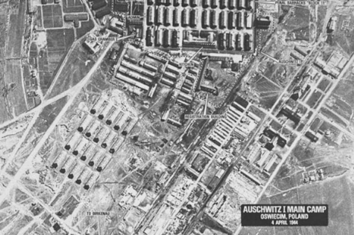Quel volo sudafricano partito dalla Capitanata che scoprì e fotografò il campo di Auschwitz Quel volo sudafricano partito dalla Capitanata che scoprì e fotografò il campo di Auschwitz