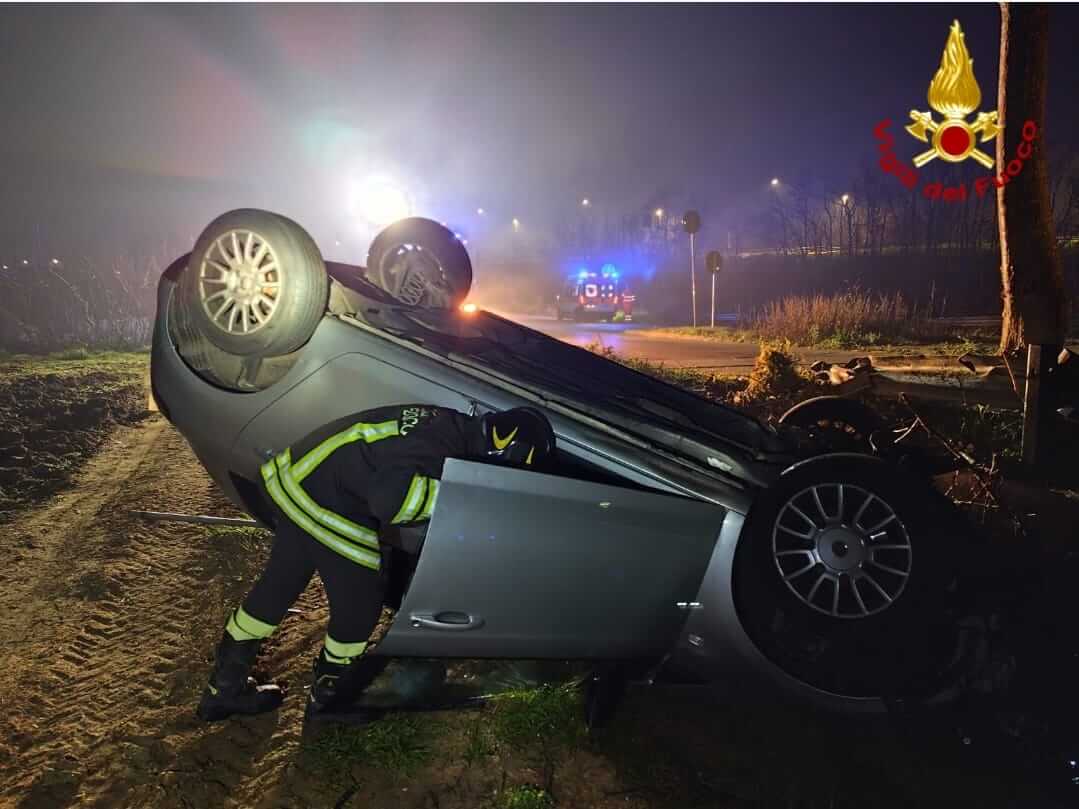 Incidente a Brindisi, perde il controllo alla guida di un’auto e si ribalta: ferito l’automobilista