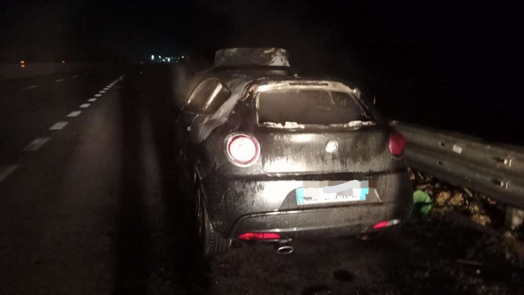 Galleria foto 'Incendi nel Brindisino, a fuoco un garage a Cellino San Marco e un’auto a Francavilla' - foto 2