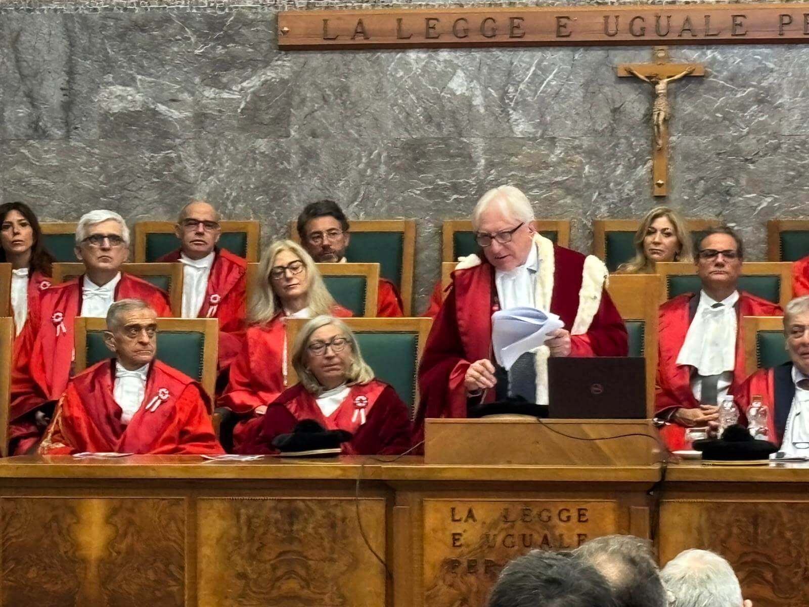 Nuovo anno giudiziario a Bari, magistrati e avvocati col tricolore Nuovo anno giudiziario a Bari, magistrati e avvocati col tricolore