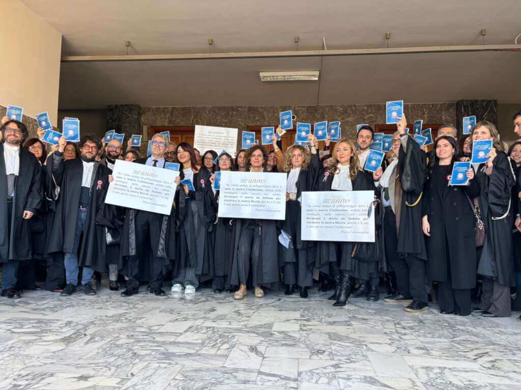 Bari, la legge sulle convalide di trattenimento dei migranti affonda le Corti d’appello – VIDEO Bari, la legge sulle convalide di trattenimento dei migranti affonda le Corti d’appello – VIDEO