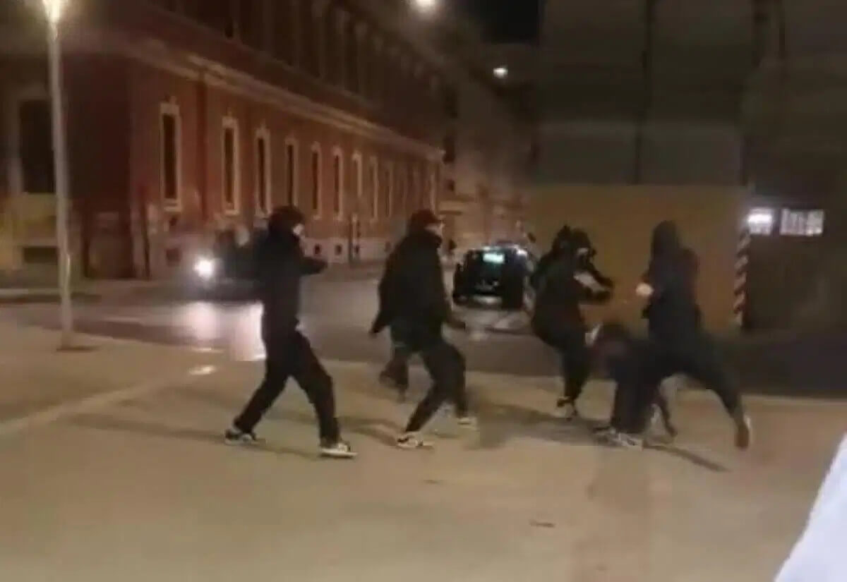 Aggressioni al Libertà di Bari, fermato il branco: il più piccolo ha solo 12 anni