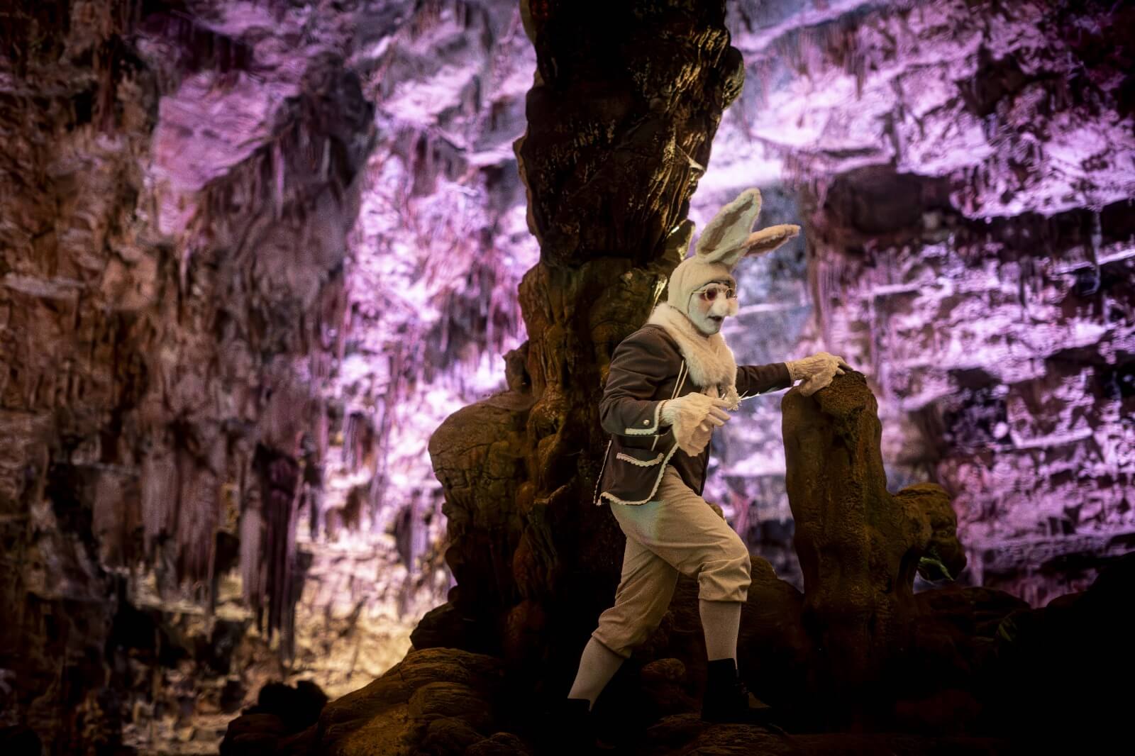 “Alice nelle Grotte delle Meraviglie” a Castellana: «Un’avventura da sogno per grandi e piccini» – FOTO