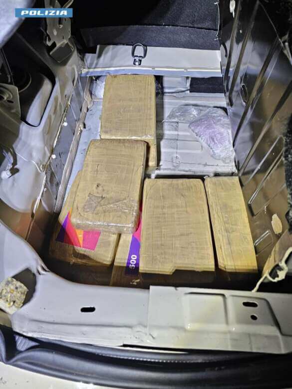 Lecce, trasporta oltre 13,6 chili di cocaina: arrestato un 31enne