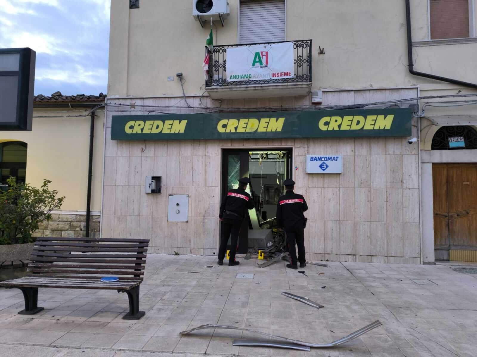 Assalto al bancomat a Pietramontecorvino: ingenti danni alla struttura – VIDEO