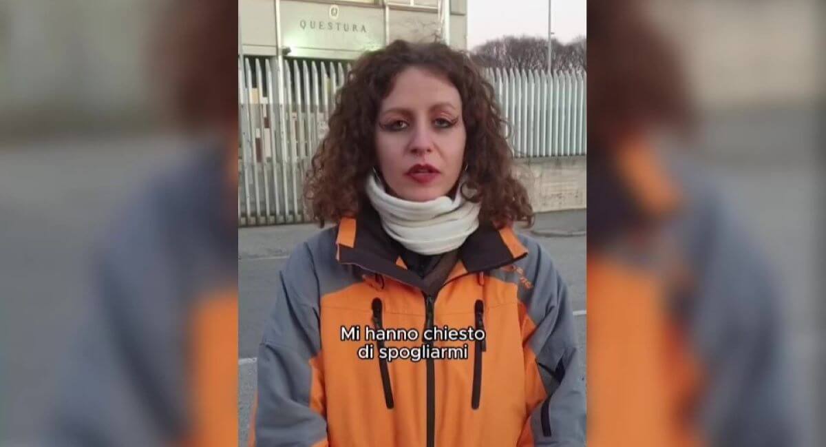 La denuncia delle attiviste di Extinction Rebellion: «Costrette a spogliarci in Questura» – VIDEO La denuncia delle attiviste di Extinction Rebellion: «Costrette a spogliarci in Questura» – VIDEO