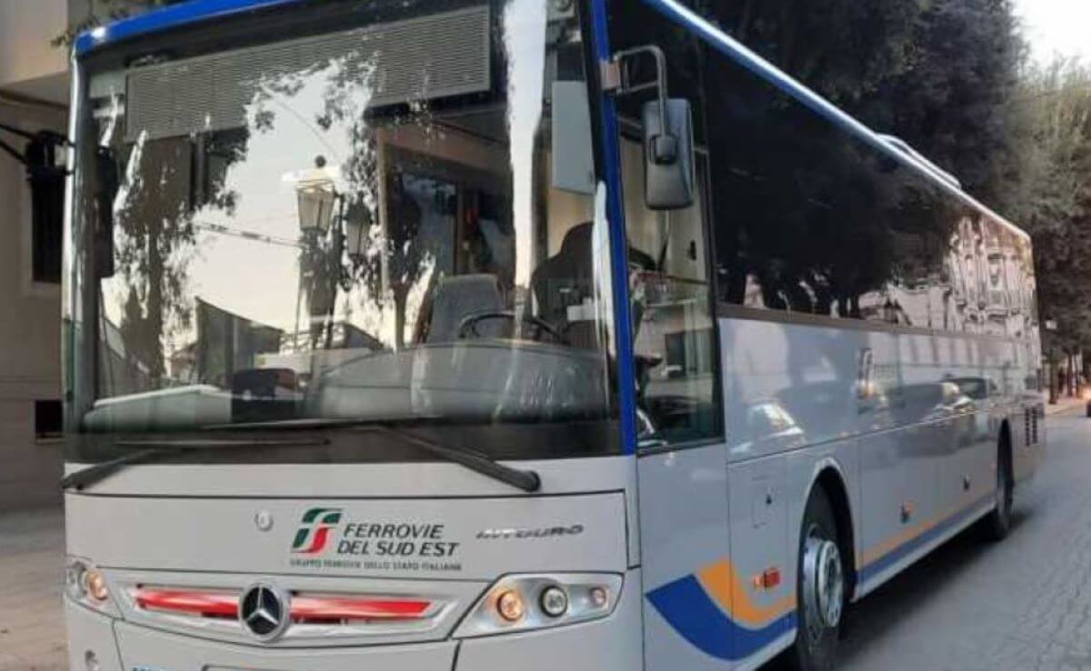 Caos Ferrovie del Sud Est, una cinquantina di autisti in malattia: cancellate oltre 250 corse in Puglia Caos Ferrovie del Sud Est, una cinquantina di autisti in malattia: cancellate oltre 250 corse in Puglia