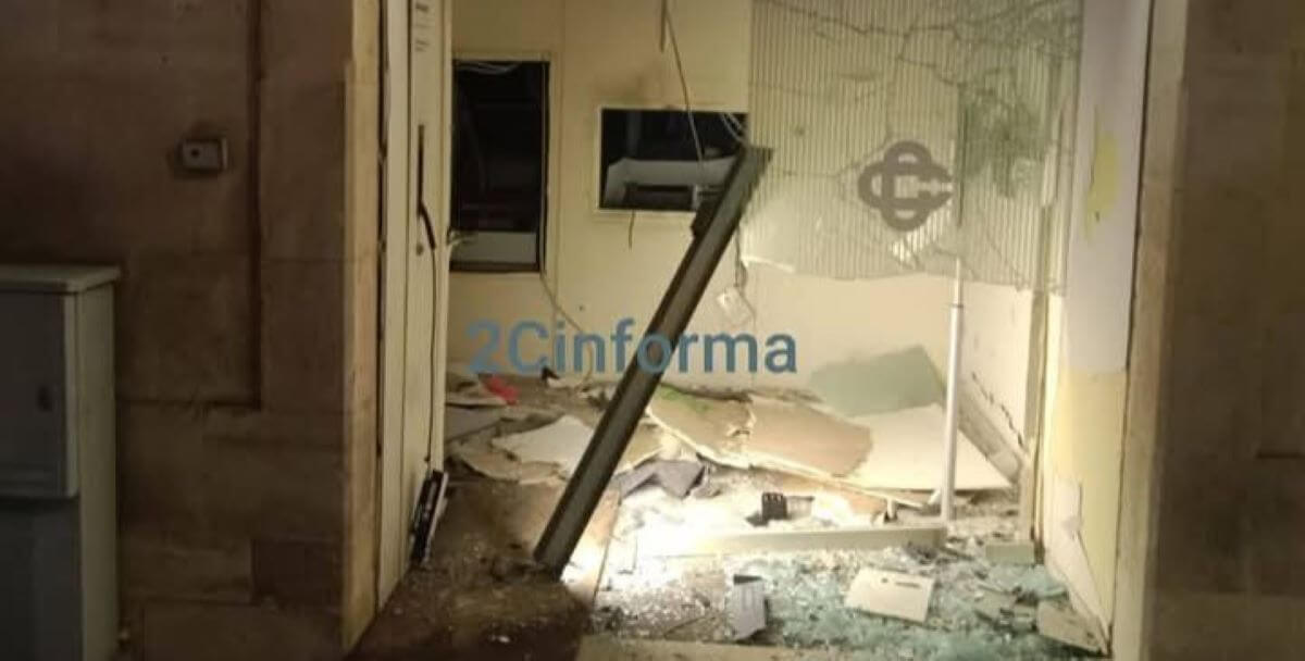 Esploso un bancomat nel Barese, ladri in fuga senza bottino: indaga la polizia