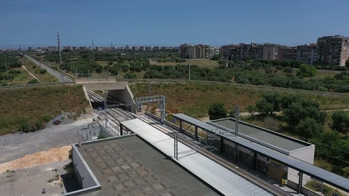 Bari-Bitritto, la tratta è già un flop. Spesi 120 milioni per 11 passeggeri Bari-Bitritto, la tratta è già un flop. Spesi 120 milioni per 11 passeggeri