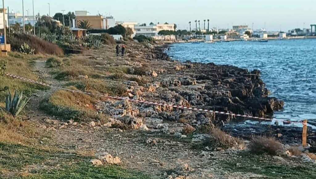 Galleria foto 'Porto Cesareo, olii esausti sversati in mare: in corso le operazioni di bonifica – FOTO' - foto 4