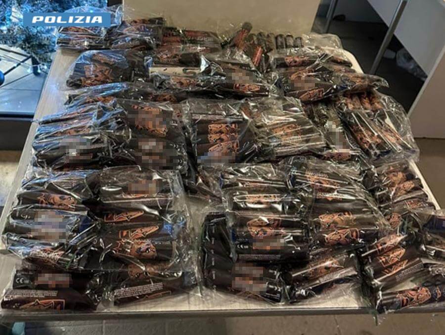 Sequestrati 40 chili di “botti illegali” e una pistola: due arresti nel Materano Sequestrati 40 chili di “botti illegali” e una pistola: due arresti nel Materano