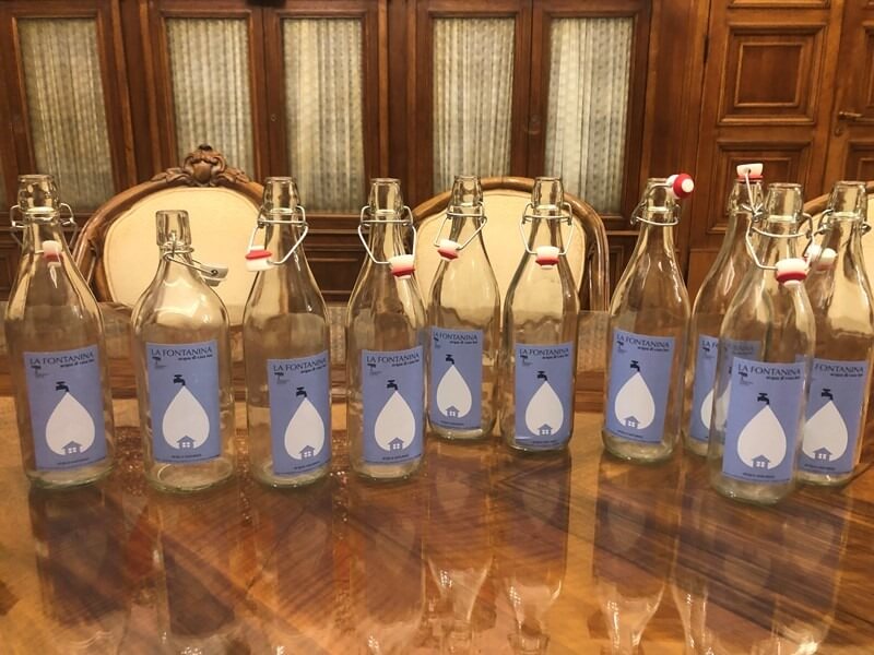 Bari e il “Plastic free”: Aqp consegna 50 borracce riutilizzabili ai consiglieri comunali – FOTO Bari e il “Plastic free”: Aqp consegna 50 borracce riutilizzabili ai consiglieri comunali – FOTO