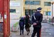 Castellammare, abusi sugli alunni: arrestata insegnante 40enne. Fu picchiata dai genitori