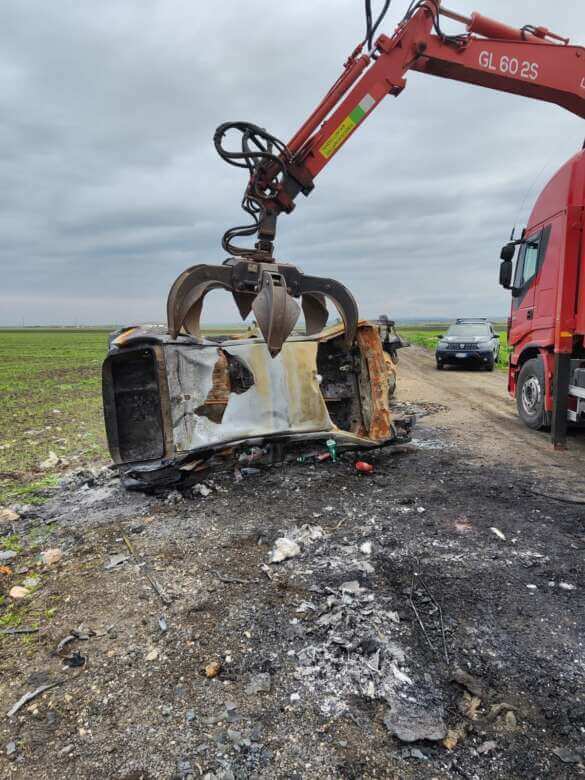 San Severo, scoperte discariche abusive con carcasse di auto nelle campagne