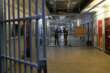 Caos nel carcere di Taranto, aggressioni e sovraffollamento: «Non possiamo combattere da soli»