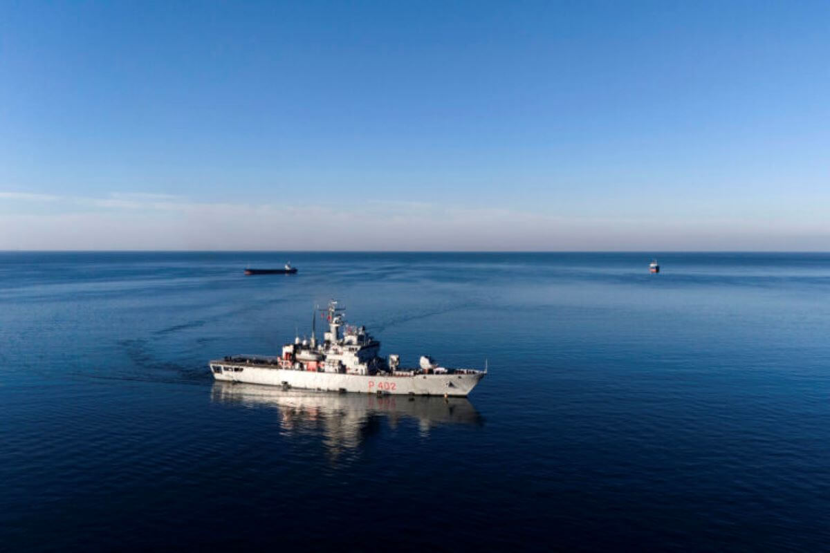 Cassiopea è in Albania, a bordo della nave 49 persone: lo sbarco al porto di Shengjin Cassiopea è in Albania, a bordo della nave 49 persone: lo sbarco al porto di Shengjin