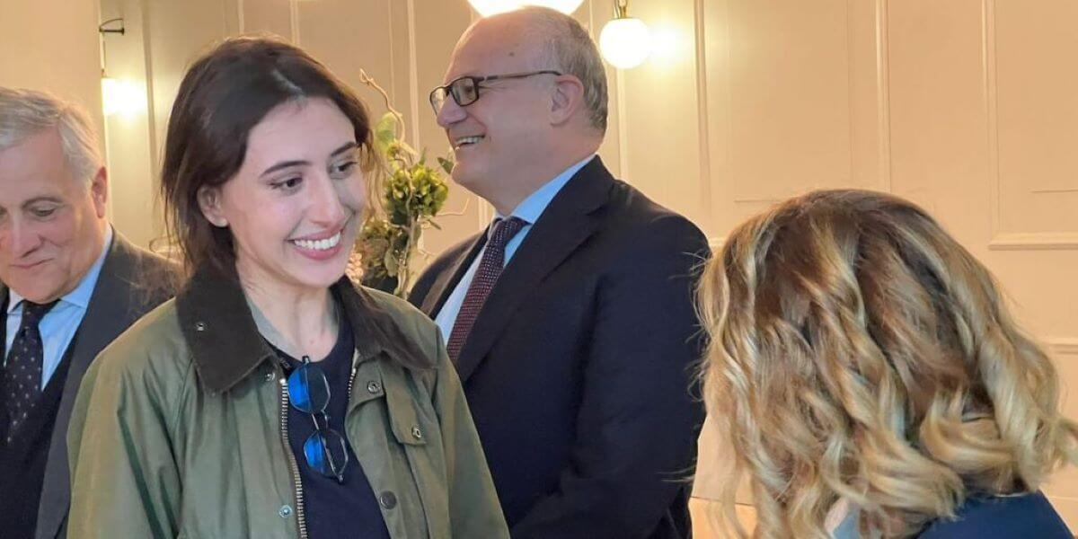 Cecilia Sala è tornata in Italia: accolta a Ciampino da Meloni e Tajani – VIDEO