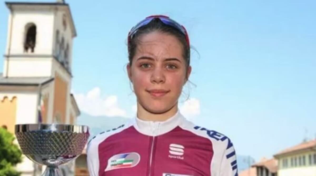Trento, ciclista 19enne muore investita da un’auto: settima vittima nel 2025 Trento, ciclista 19enne muore investita da un’auto: settima vittima nel 2025