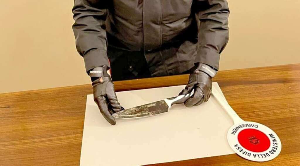 Galleria foto 'Lecce, ferito a coltellate per gelosia: grave un 19enne. Arrestato 17enne per tentato omicidio' - foto 1