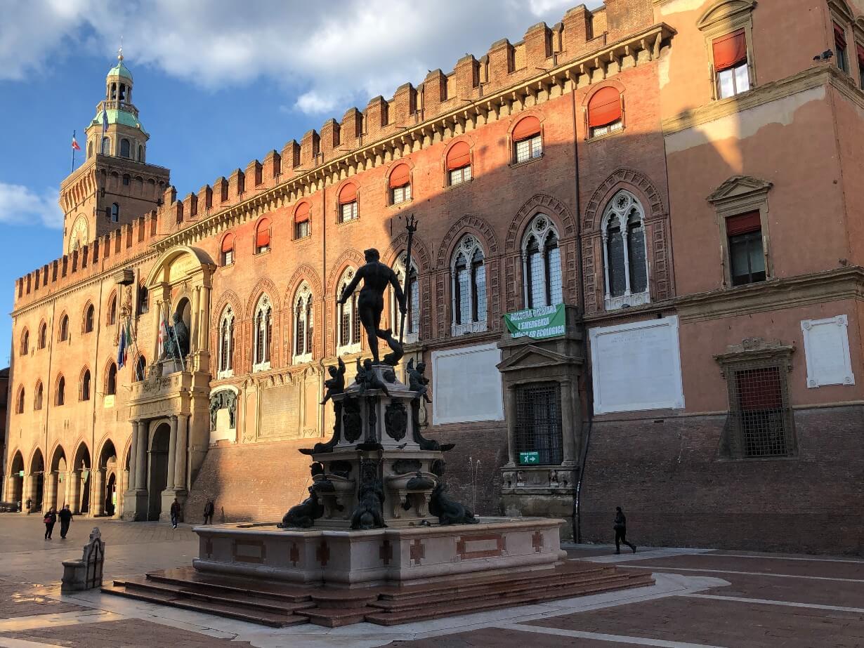 Comuni italiani, tra tasse e multe ci sono più di 33 miliardi di euro mai incassati: a rischio 1.100 enti