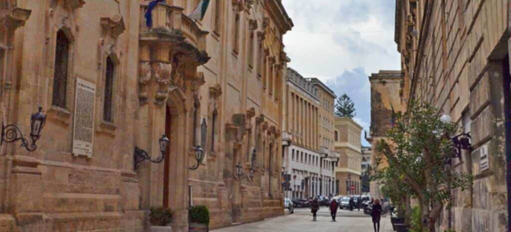 Galleria foto 'Lecce, la moglie dell’assessore trasferita in Comune: è bufera a Palazzo Carafa' - foto 1