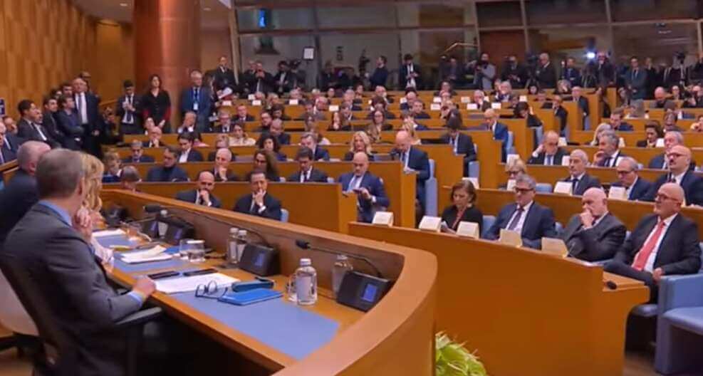 Giorgia Meloni incontra i giornalisti: «Avrò fatto errori ma il governo segue il programma» – VIDEO