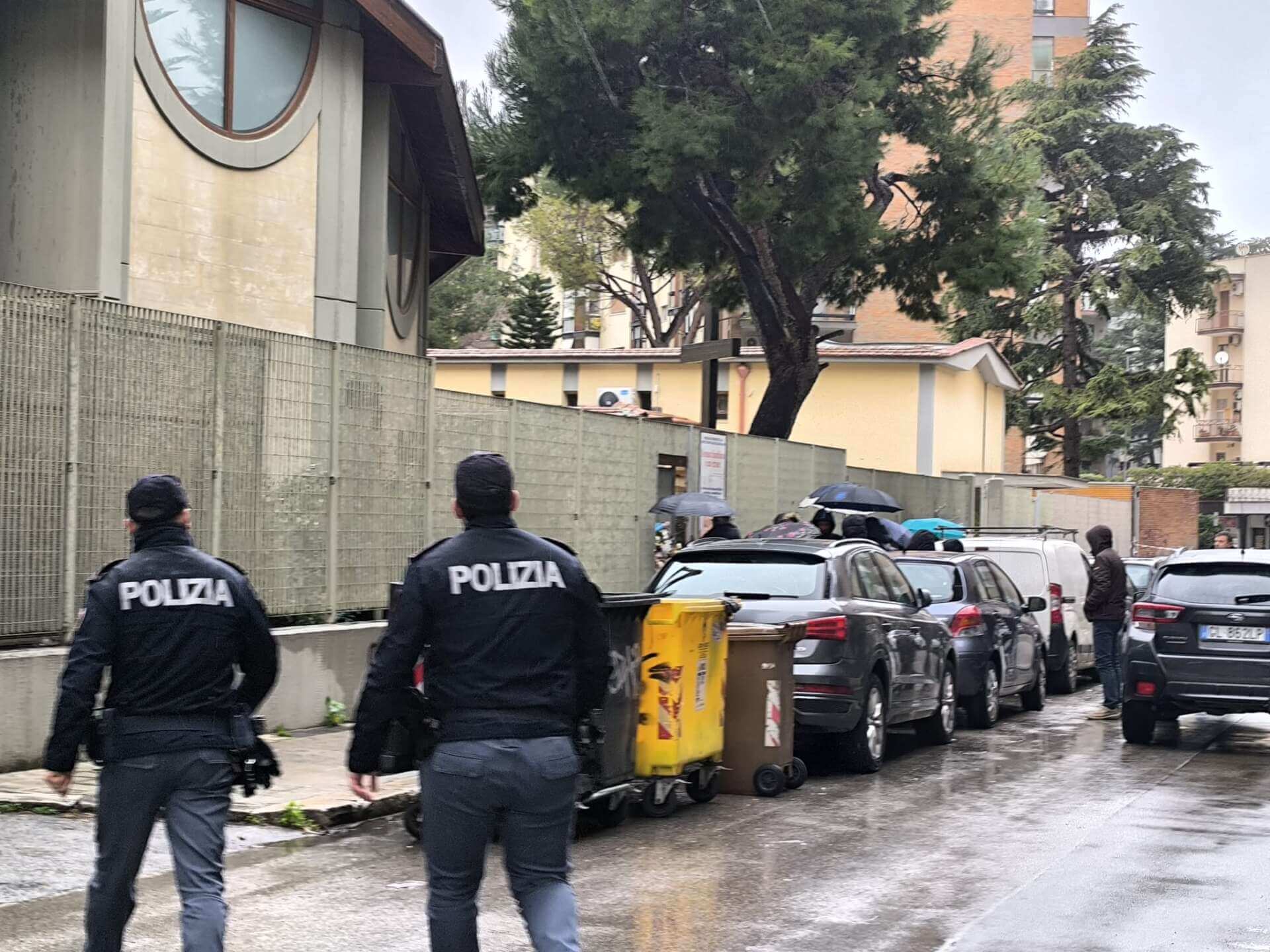 Neonato trovato morto a Bari, disposti altri esami sulla culla termica Neonato trovato morto a Bari, disposti altri esami sulla culla termica