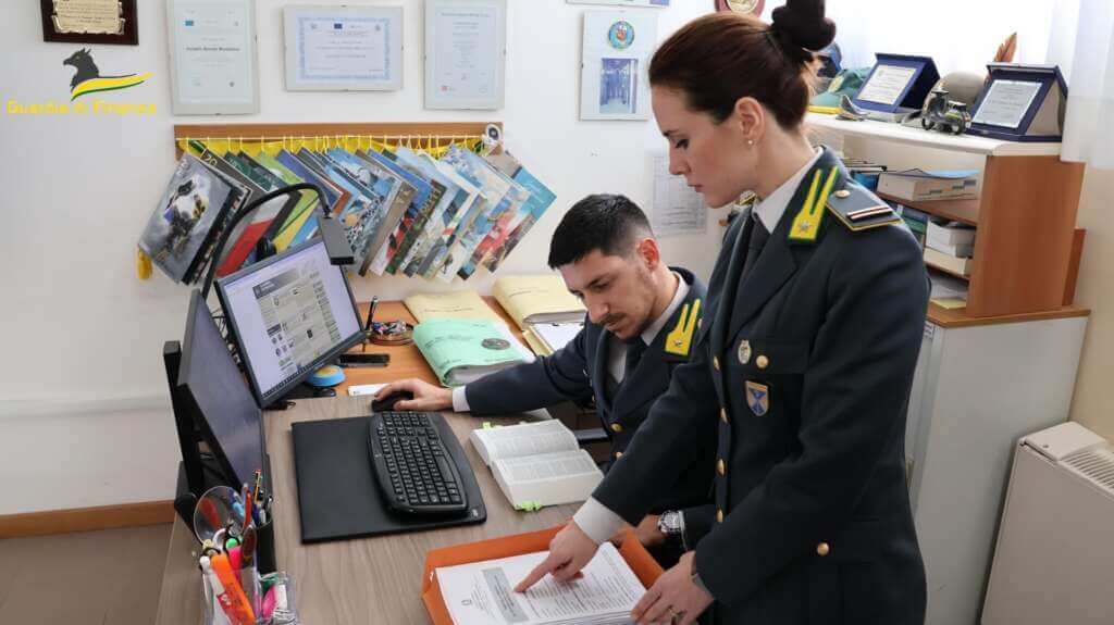 Galleria foto 'Slot machine illegali a Taranto: scoperta evasione da un milione di euro' - foto 1