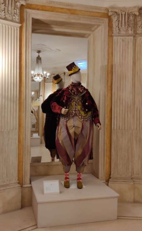 Bari, i costumi de “La Bohème” in mostra al foyer del Teatro Piccinni e al Museo Civico – FOTO Bari, i costumi de “La Bohème” in mostra al foyer del Teatro Piccinni e al Museo Civico – FOTO