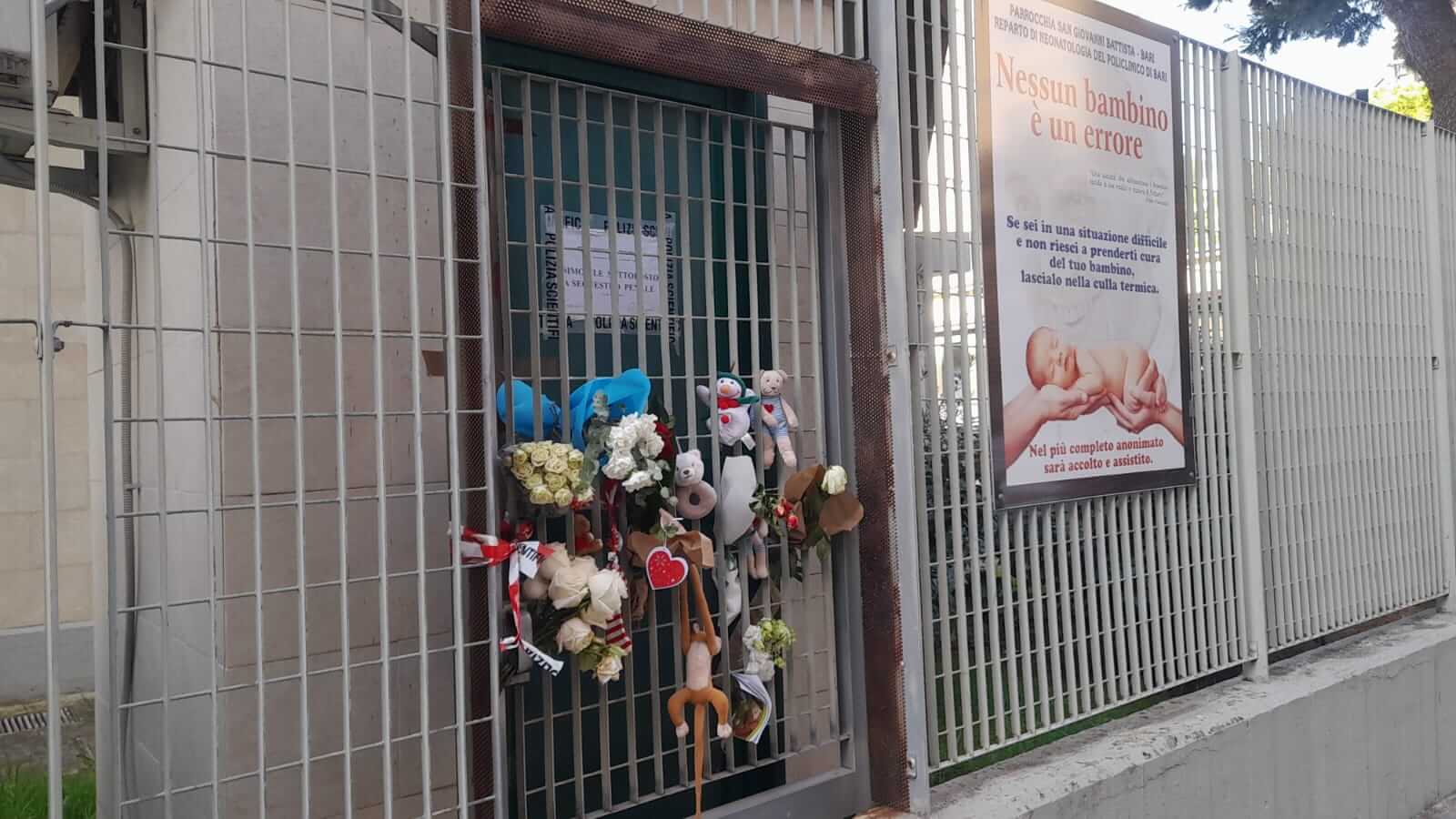 Neonato trovato morto nella culla termica a Bari, don Antonio Ruccia patteggia un anno Neonato trovato morto nella culla termica a Bari, don Antonio Ruccia patteggia un anno