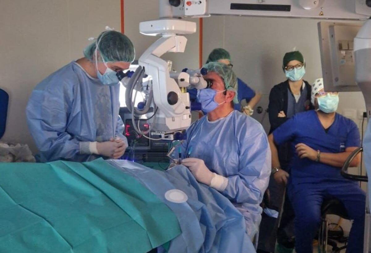 Bari, impiantato al Policlinico un innovativo dispositivo contro la degenerazione maculare Bari, impiantato al Policlinico un innovativo dispositivo contro la degenerazione maculare