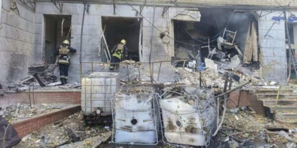 Galleria foto 'Ucraina, un drone russo colpisce un palazzo residenziale a Sumy: morte 4 persone, 9 i feriti' - foto 1