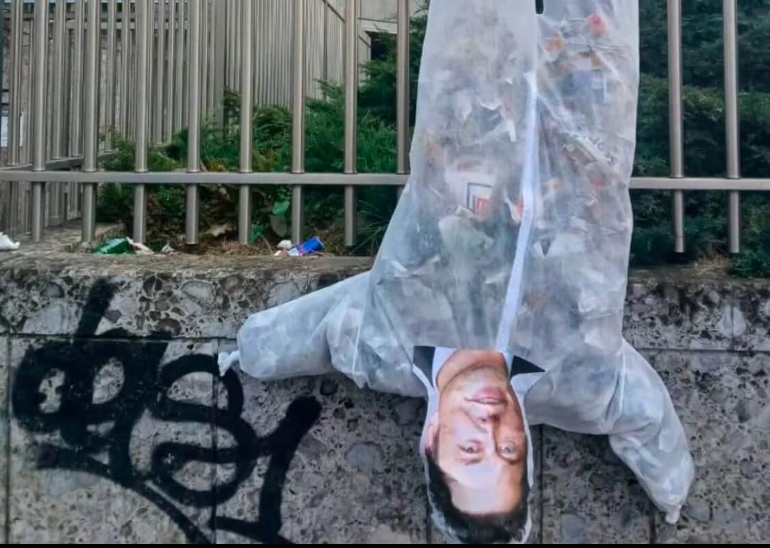 Un fantoccio di Elon Musk appeso a testa in giù a piazzale Loreto: indaga la Procura Un fantoccio di Elon Musk appeso a testa in giù a piazzale Loreto: indaga la Procura