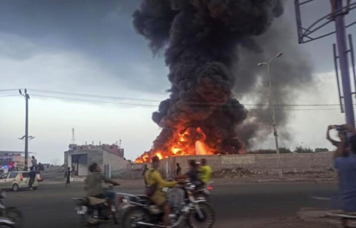 Yemen, esplosi due distributori di carburante e un deposito: almeno 15 morti e oltre 60 feriti