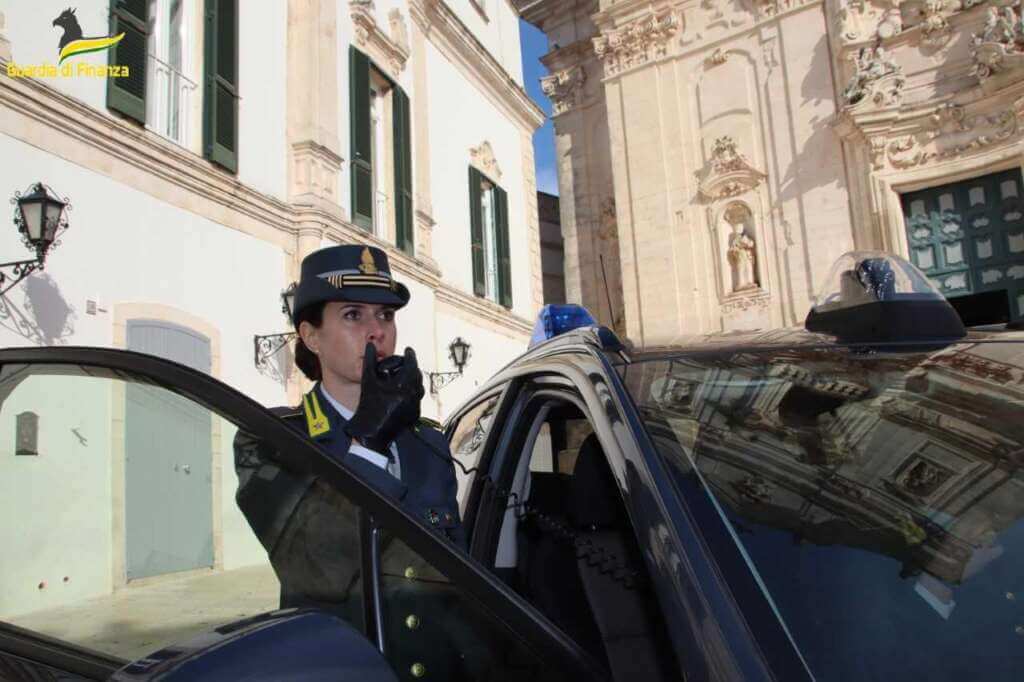 Galleria foto 'Sequestrati oltre 136mila prodotti pericolosi nel Tarantino: sei denunce' - foto 1