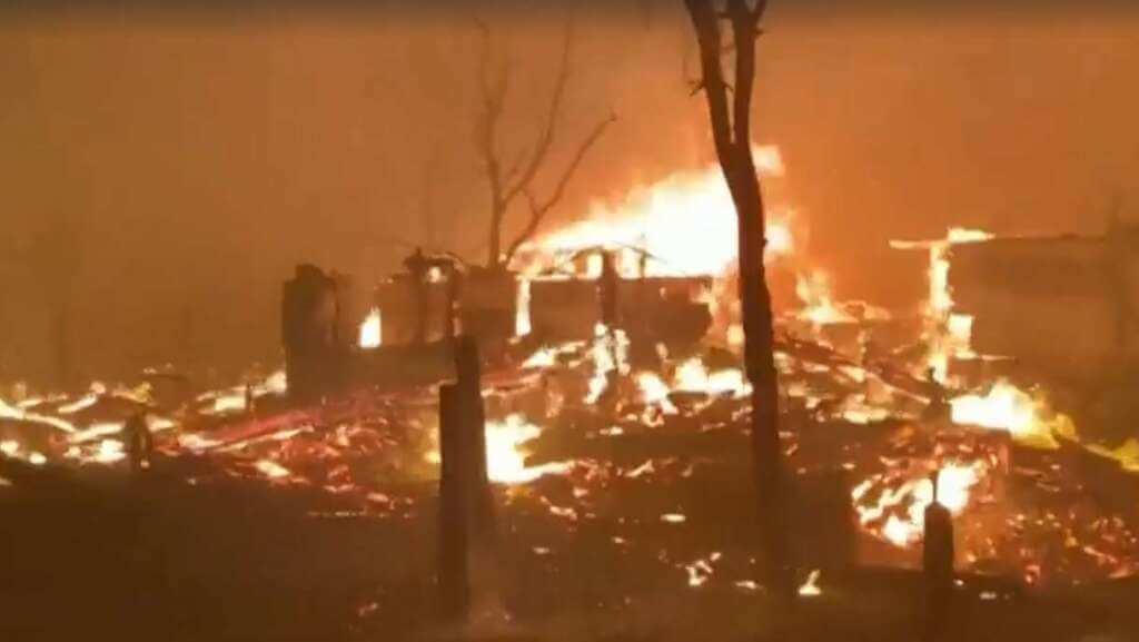 Galleria foto 'Incendi a Los Angeles, almeno 25 morti: ancora vento forte. Trump potrebbe arrivare in città' - foto 1