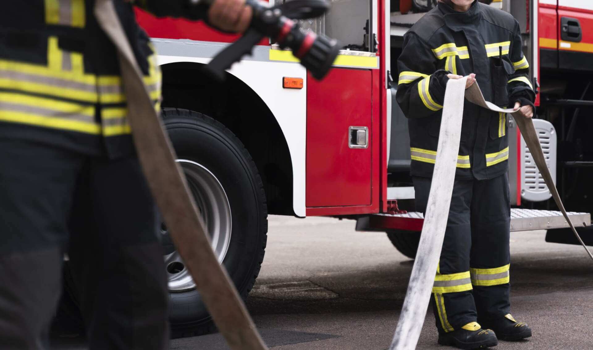 Barcellona, esploso un serbatoio con materiale infiammabile nel porto: un morto e un ferito