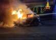 Novoli, un’auto distrutta dalle fiamme nella notte: indagano i carabinieri