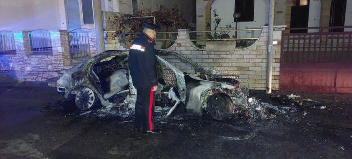Castrignano del Capo, incendiata l’auto del sindaco: è la seconda volta in un anno Castrignano del Capo, incendiata l’auto del sindaco: è la seconda volta in un anno