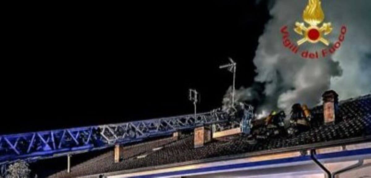 Molise, incendio in una casa del centro storico di Larino: 60enne muore intossicato Molise, incendio in una casa del centro storico di Larino: 60enne muore intossicato